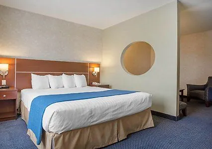 *** Hotel Quality Inn & Suites Brossard Canada