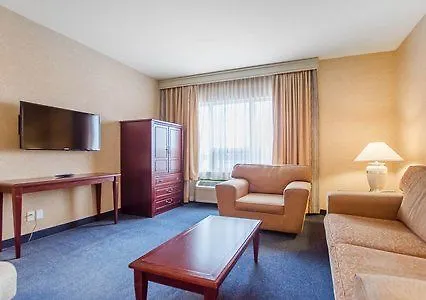 Quality Inn & Suites Brossard 3*,