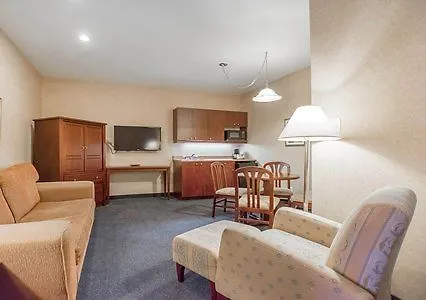 Quality Inn & Suites Brossard Hotel