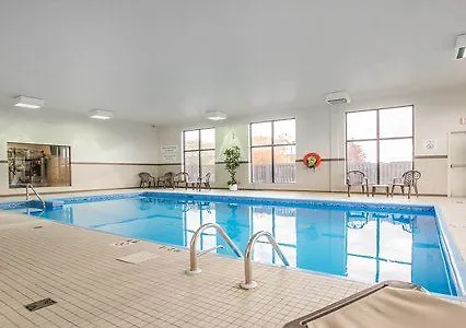 Hotel Quality Inn & Suites Brossard