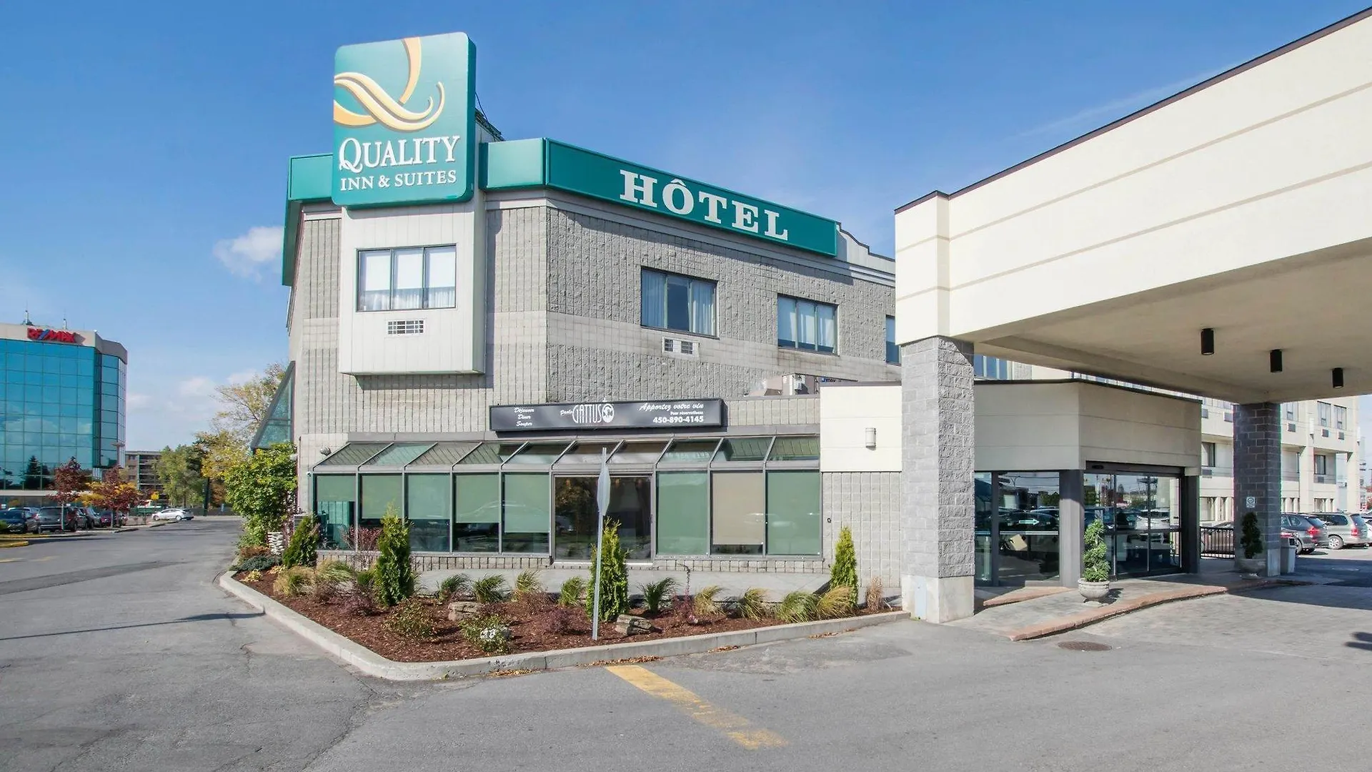 Quality Inn & Suites Brossard Hotel