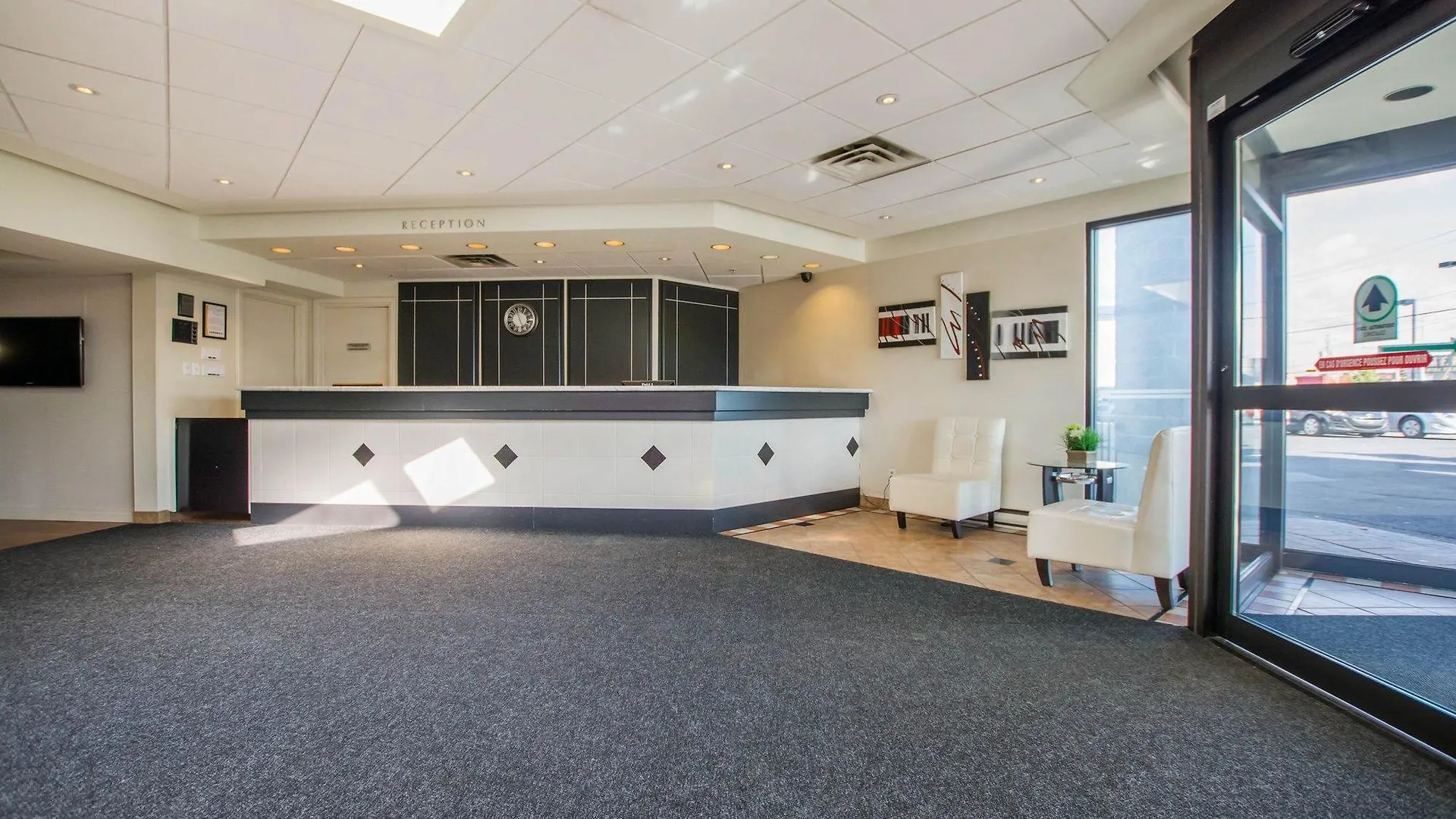 Quality Inn & Suites Brossard Hotel