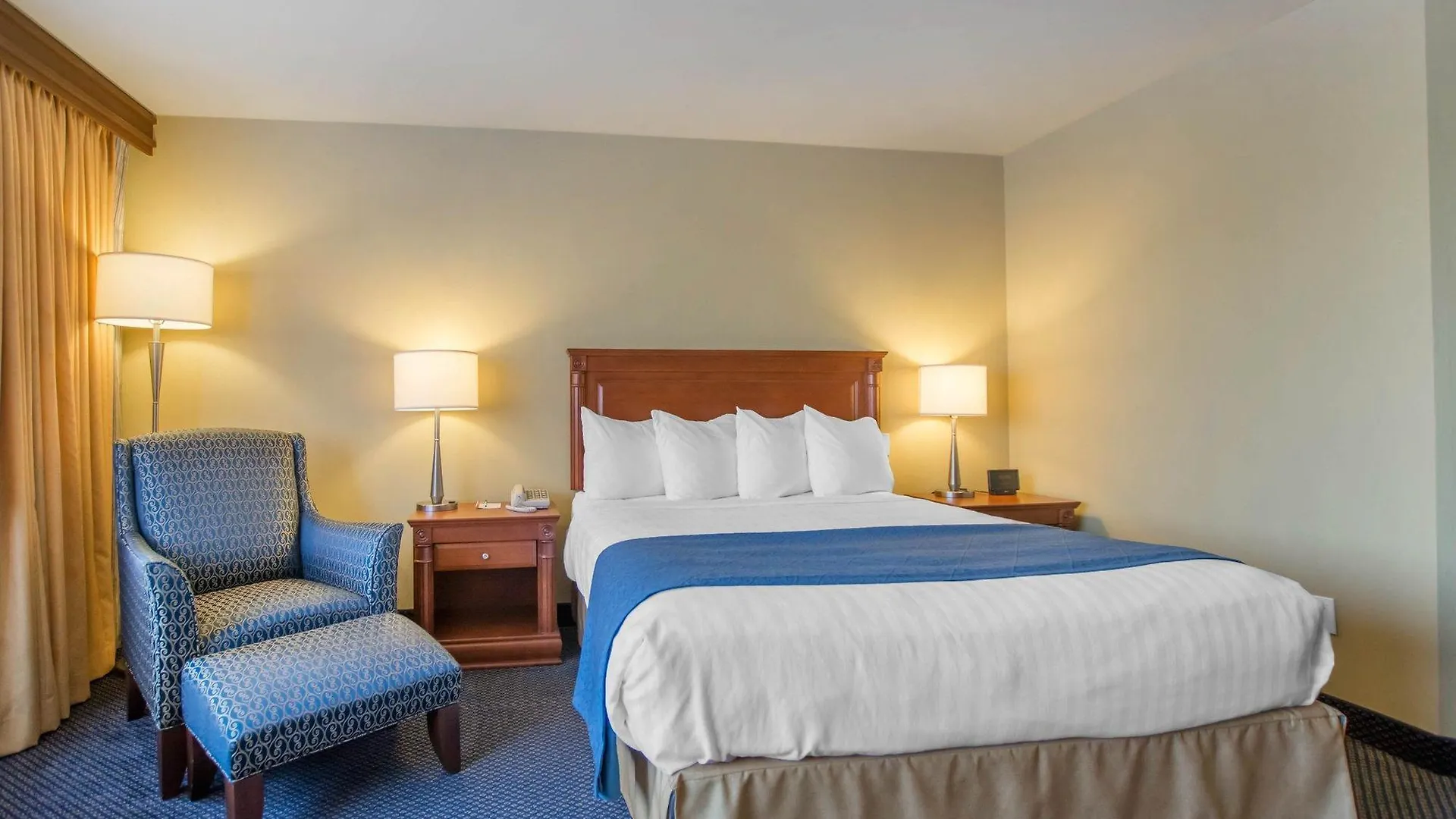 Hotel Quality Inn & Suites Brossard