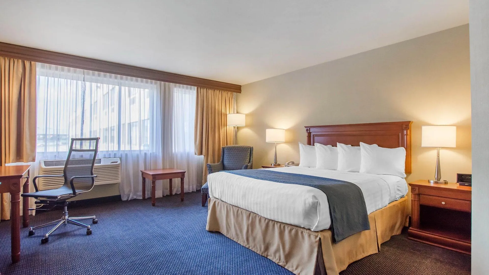 Quality Inn & Suites Brossard Canada