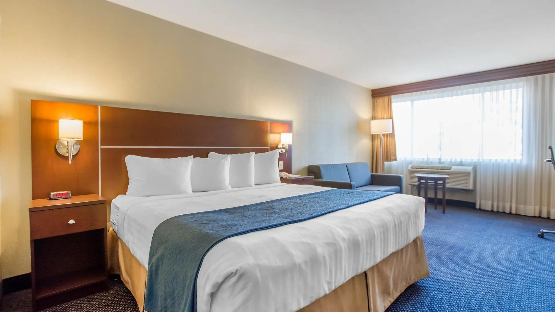 Quality Inn & Suites Brossard 3*,  Canada