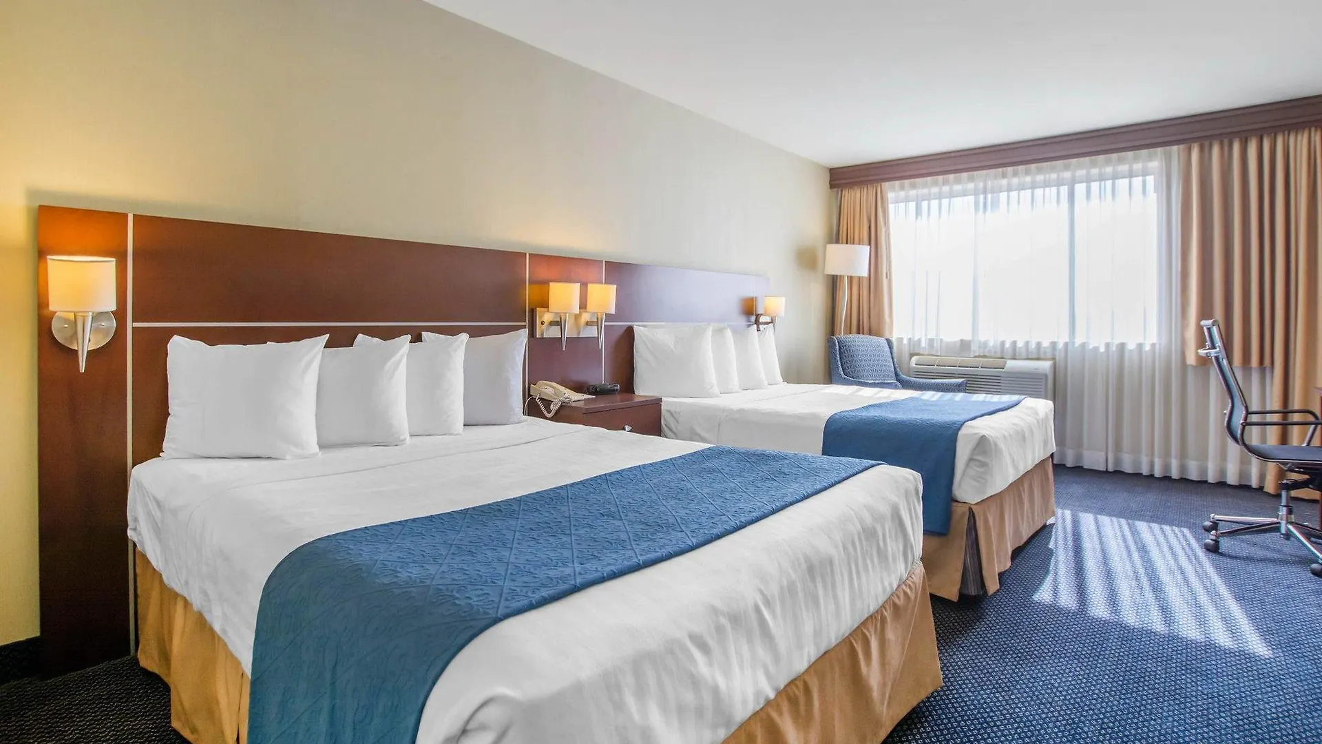 *** Hotel Quality Inn & Suites Brossard Canada