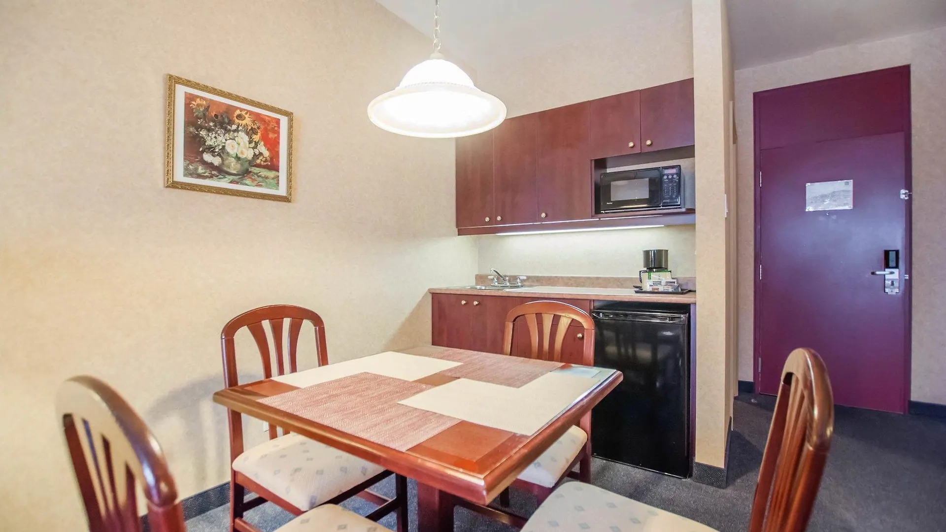 Quality Inn & Suites Brossard