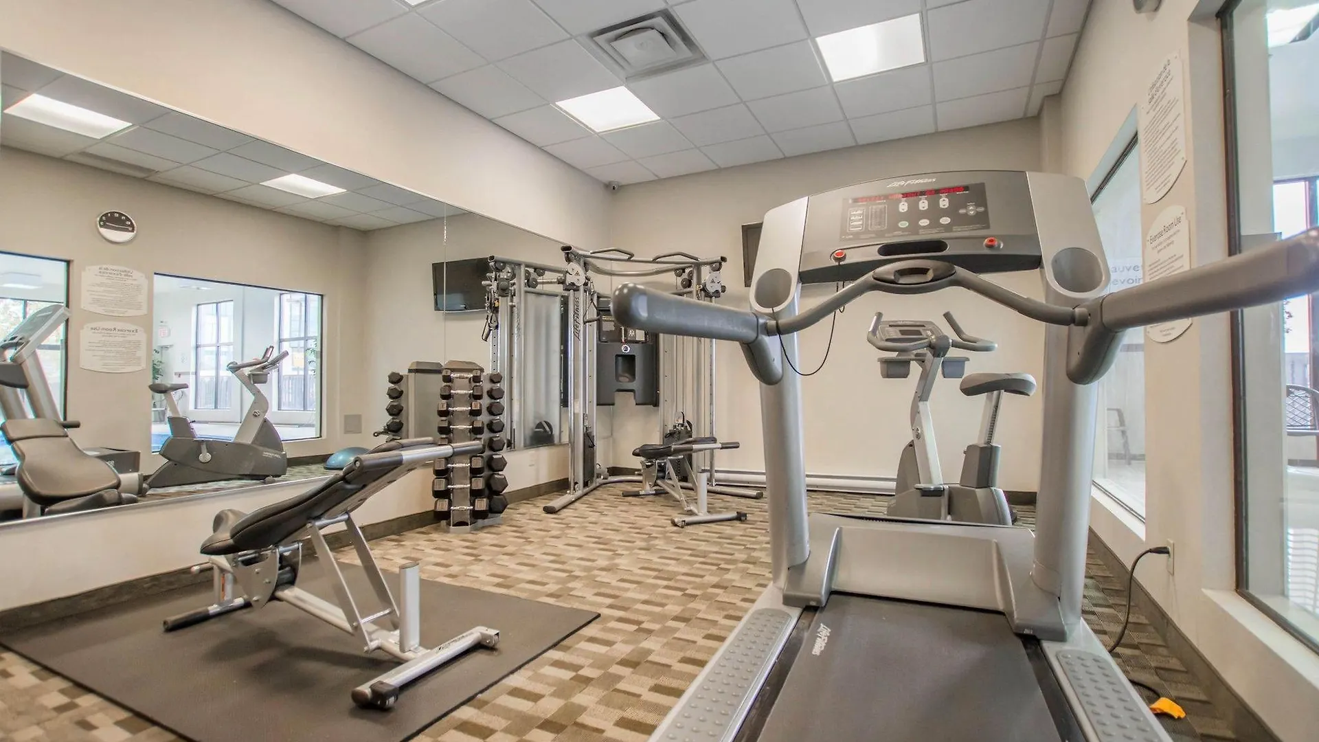 Quality Inn & Suites Brossard Hotel