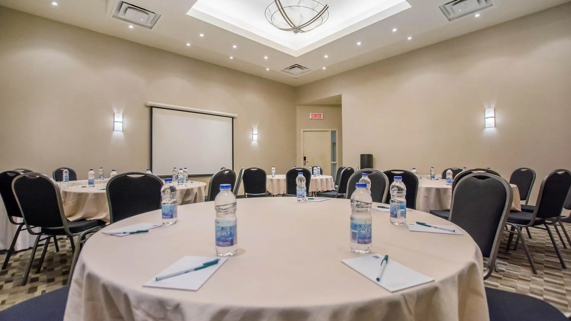 *** Hotel Quality Inn & Suites Brossard Canada