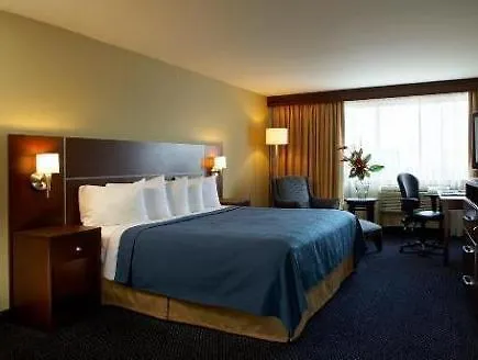 Quality Inn & Suites Brossard 3*,