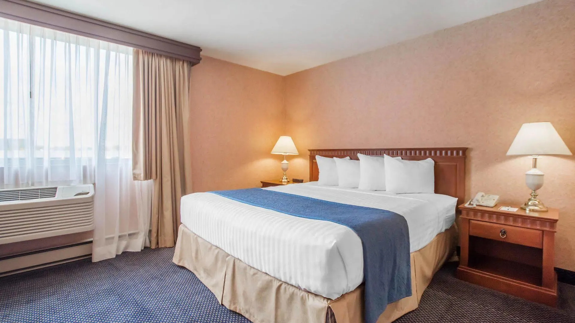 Quality Inn & Suites Brossard 3*,  Canada