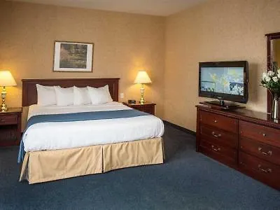 Quality Inn & Suites Brossard 3*,
