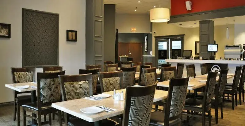 Quality Inn & Suites Brossard Hotel
